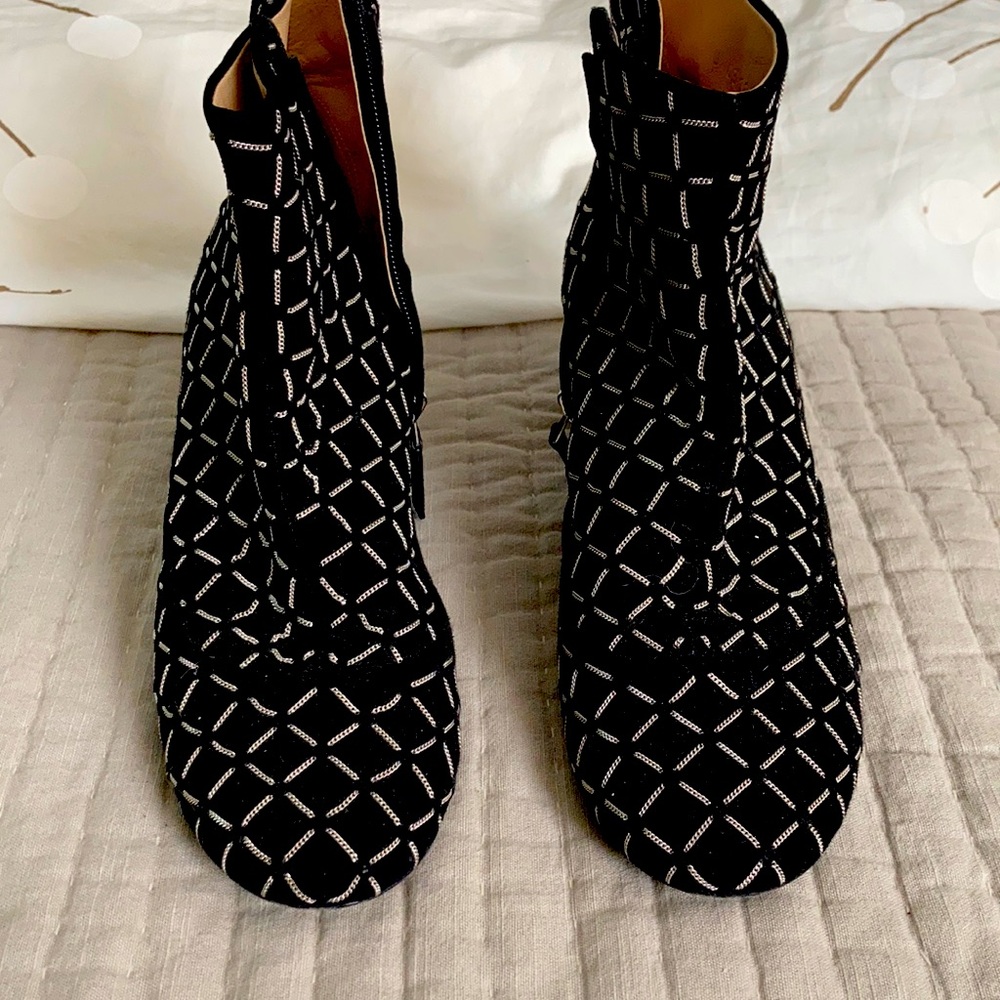 Chanel chain detail suede booties 41